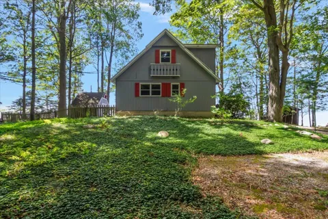 997 Lake Lane