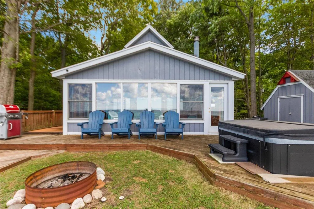 997 Lake Lane South Haven, MI 49090