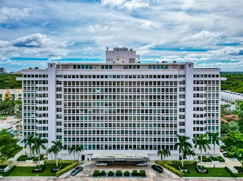 700 Biltmore Way #1017