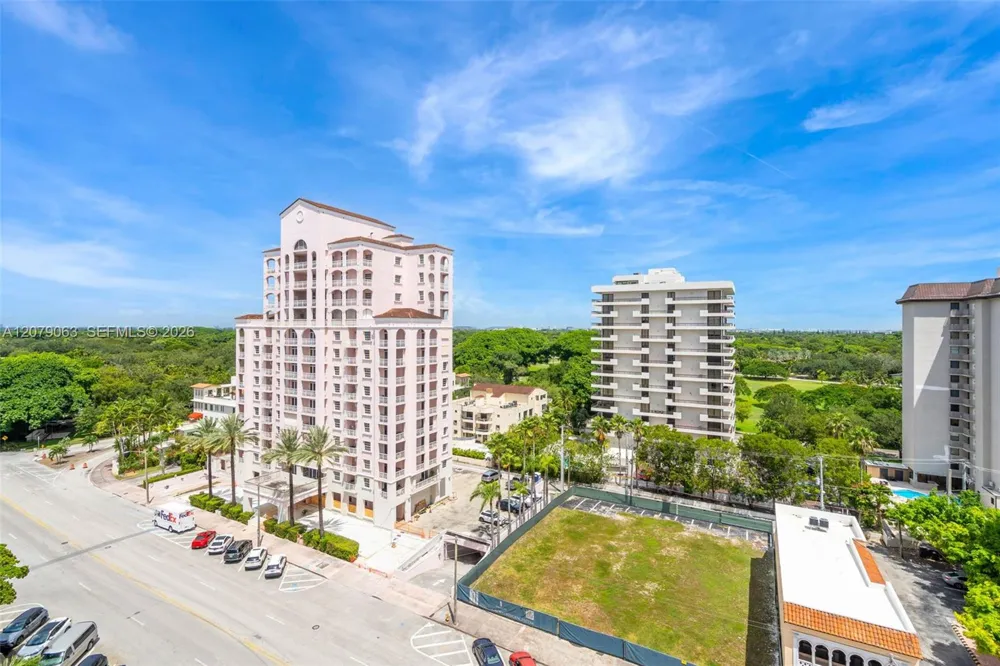 700 Biltmore Way #1017 Coral Gables, FL 33134