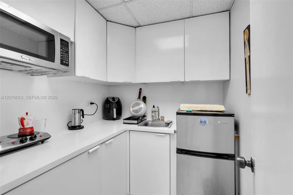 700 Biltmore Way #1017 Coral Gables, FL 33134