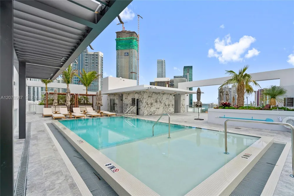 1611 SW 2nd Av #504 Miami, FL 33129