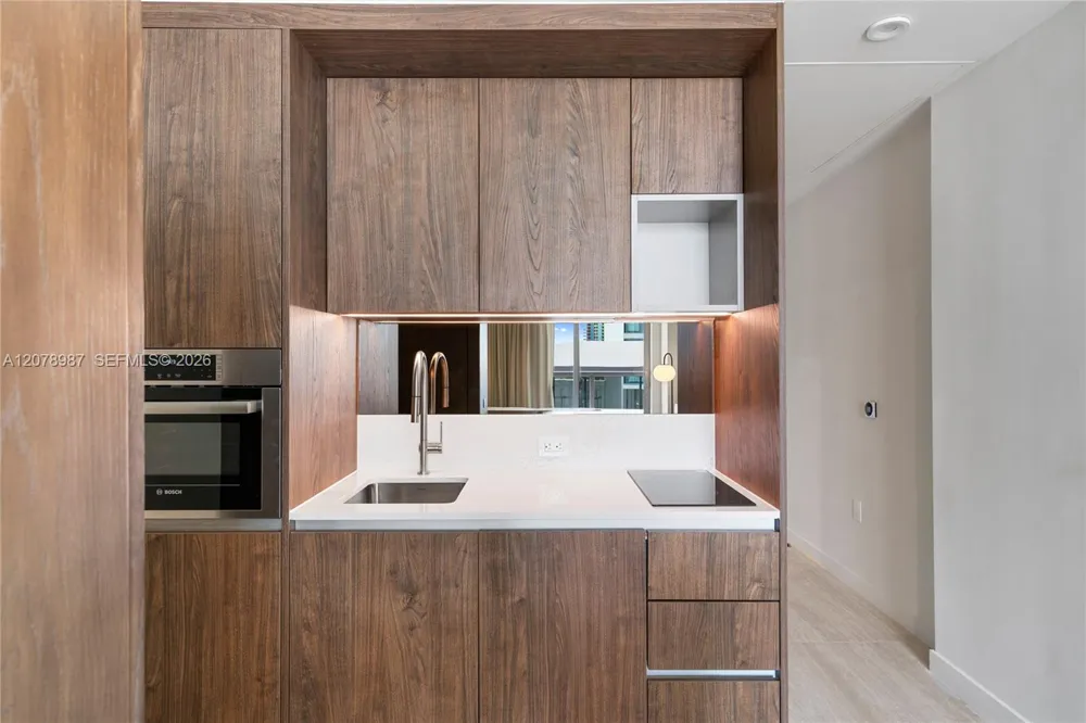 1611 SW 2nd Av #504 Miami, FL 33129