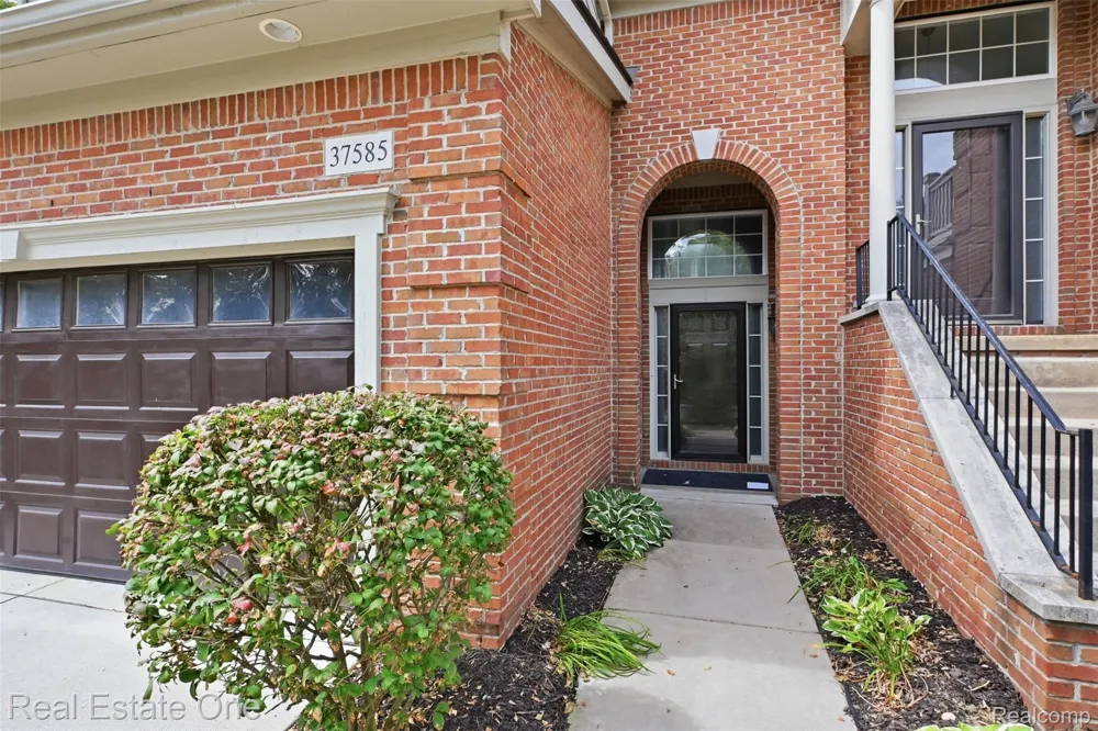 37585 Newburg Park Circle #16 Wayne City, MI 48152