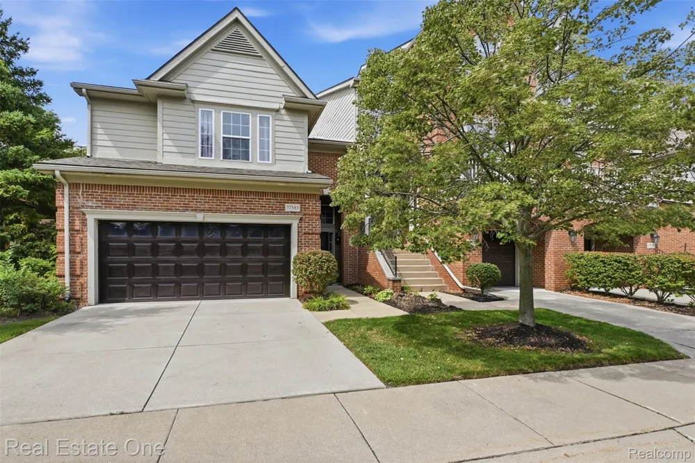37585 Newburg Park Circle #16 Wayne City, MI 48152