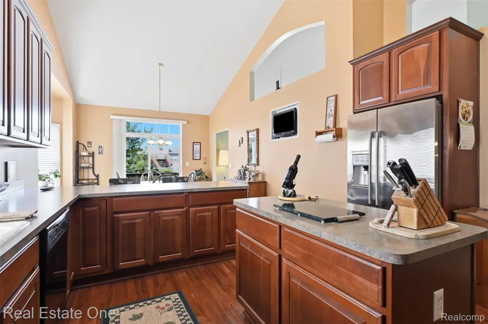 37585 Newburg Park Circle #16 Wayne City, MI 48152