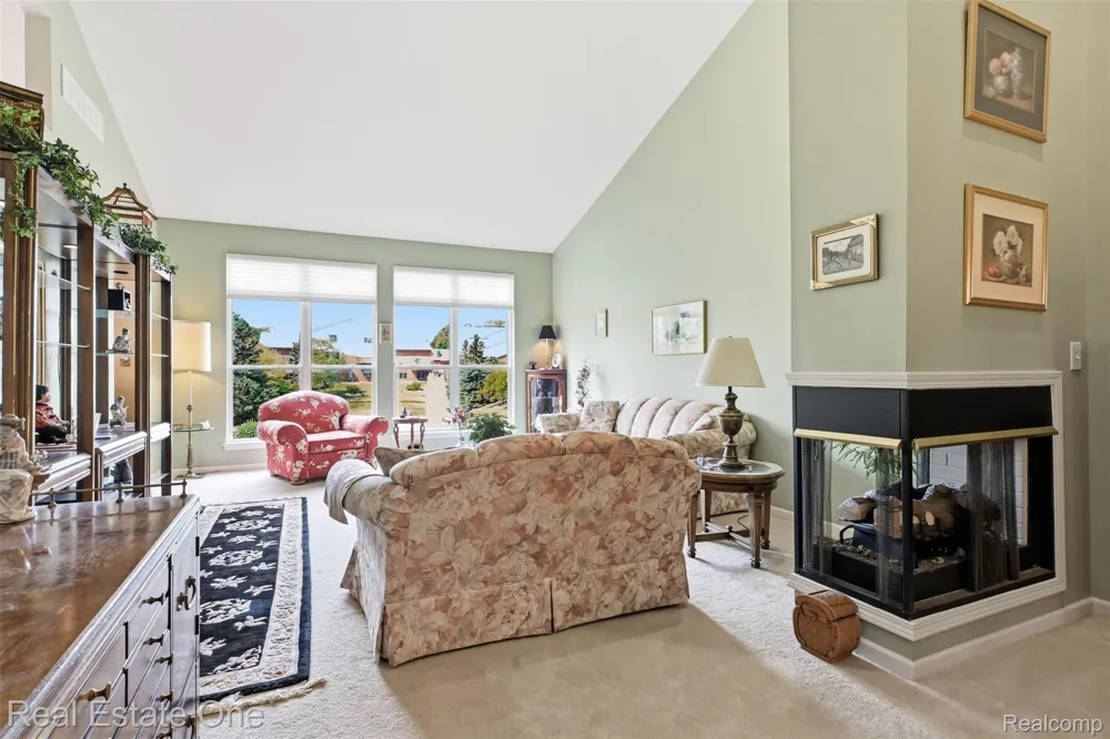 37585 Newburg Park Circle #16 Wayne City, MI 48152