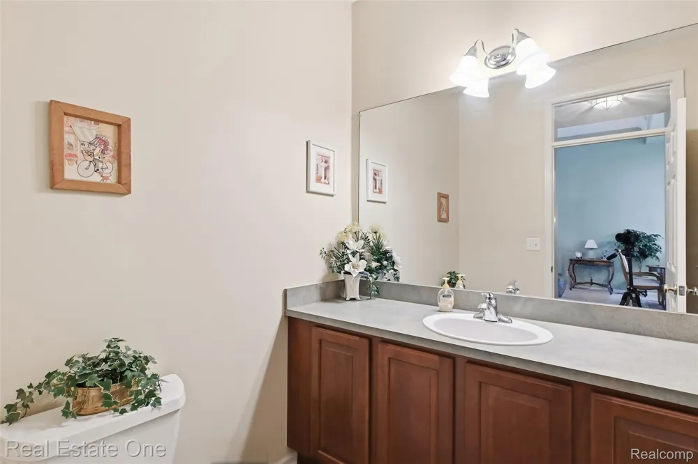 37585 Newburg Park Circle #16 Wayne City, MI 48152