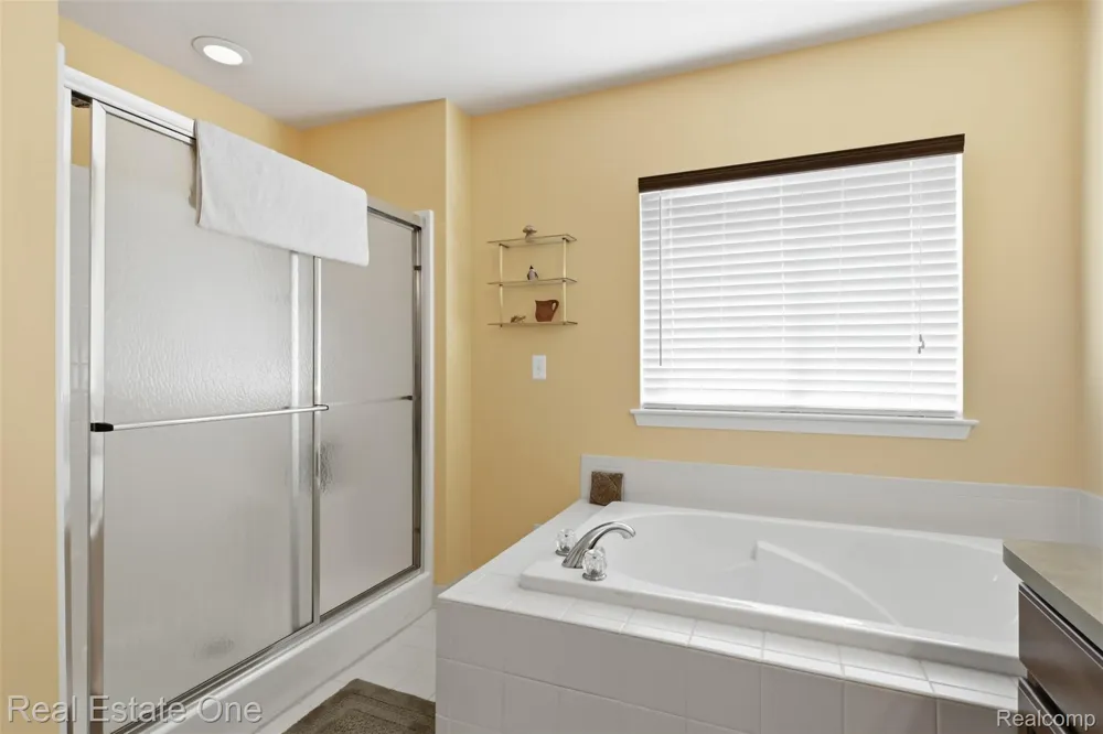 37585 Newburg Park Circle #16 Wayne City, MI 48152