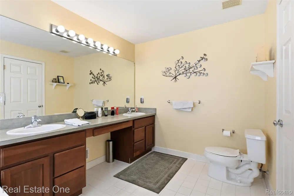 37585 Newburg Park Circle #16 Wayne City, MI 48152