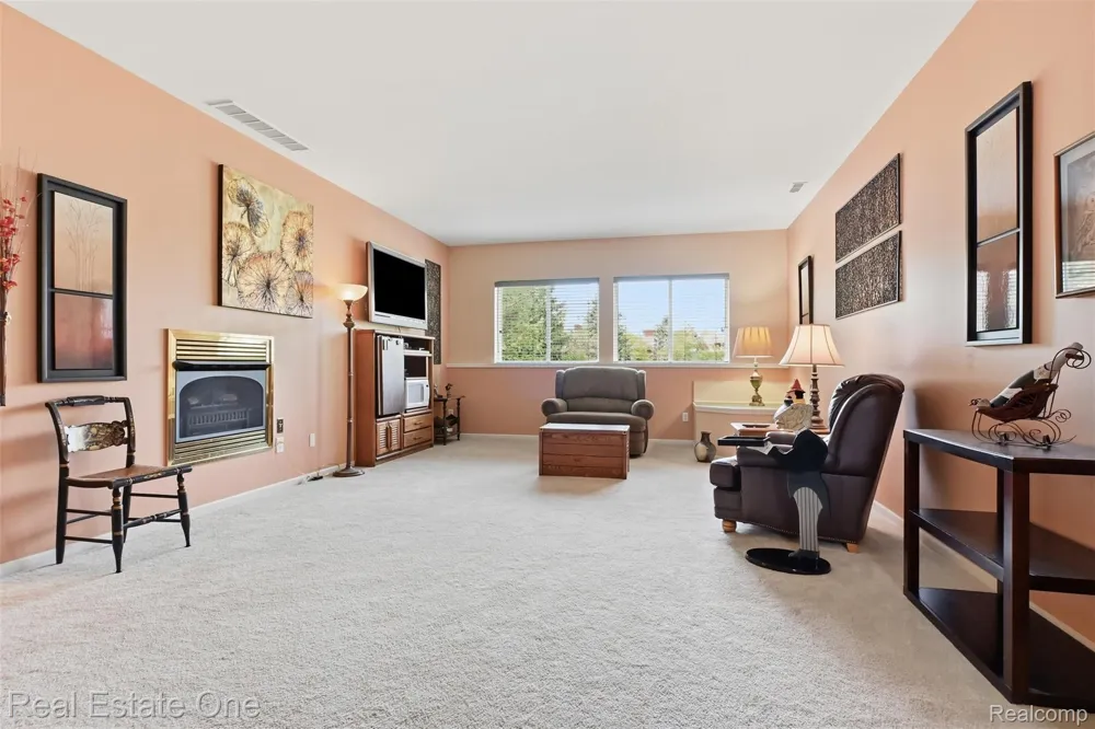 37585 Newburg Park Circle #16 Wayne City, MI 48152