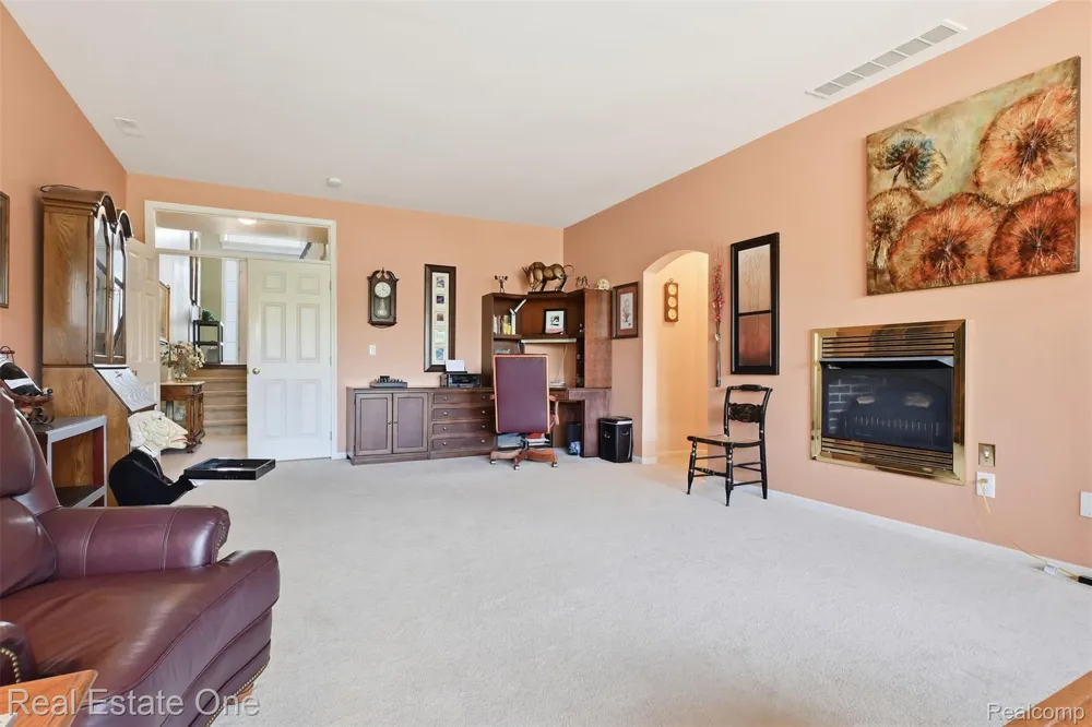 37585 Newburg Park Circle #16 Wayne City, MI 48152