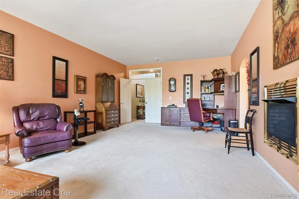 37585 Newburg Park Circle #16 Wayne City, MI 48152