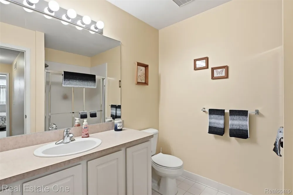 37585 Newburg Park Circle #16 Wayne City, MI 48152
