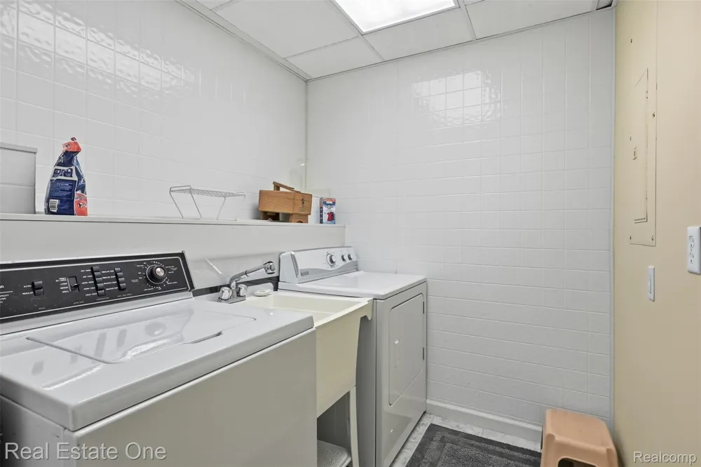 37585 Newburg Park Circle #16 Wayne City, MI 48152