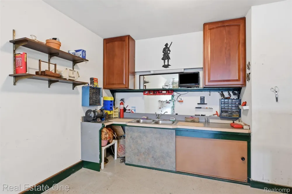 37585 Newburg Park Circle #16 Wayne City, MI 48152