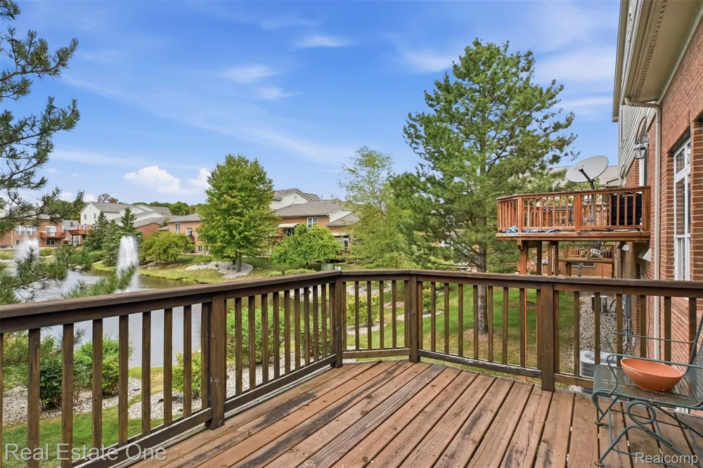 37585 Newburg Park Circle #16 Wayne City, MI 48152