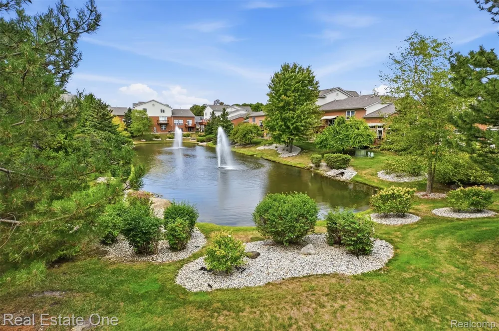 37585 Newburg Park Circle #16 Wayne City, MI 48152