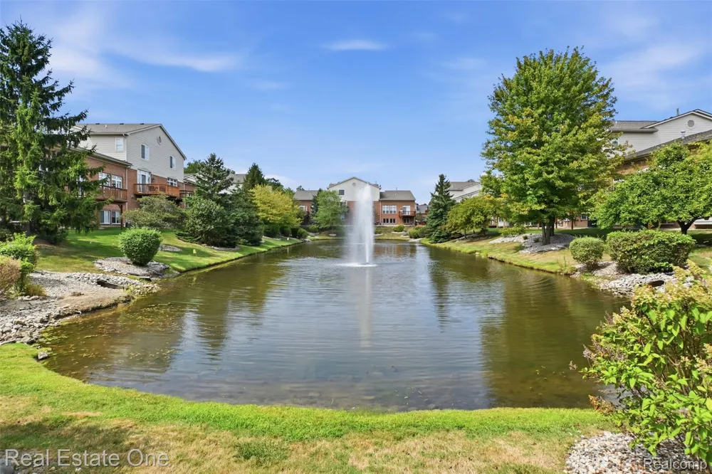 37585 Newburg Park Circle #16 Wayne City, MI 48152