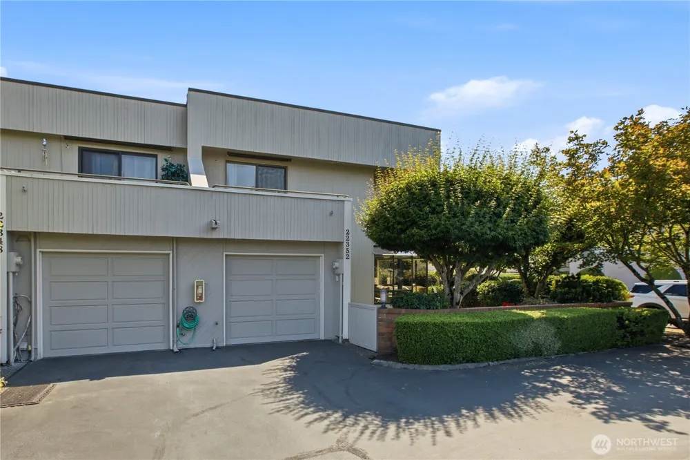 22352 6th Avenue S #2 Des Moines, WA 98198