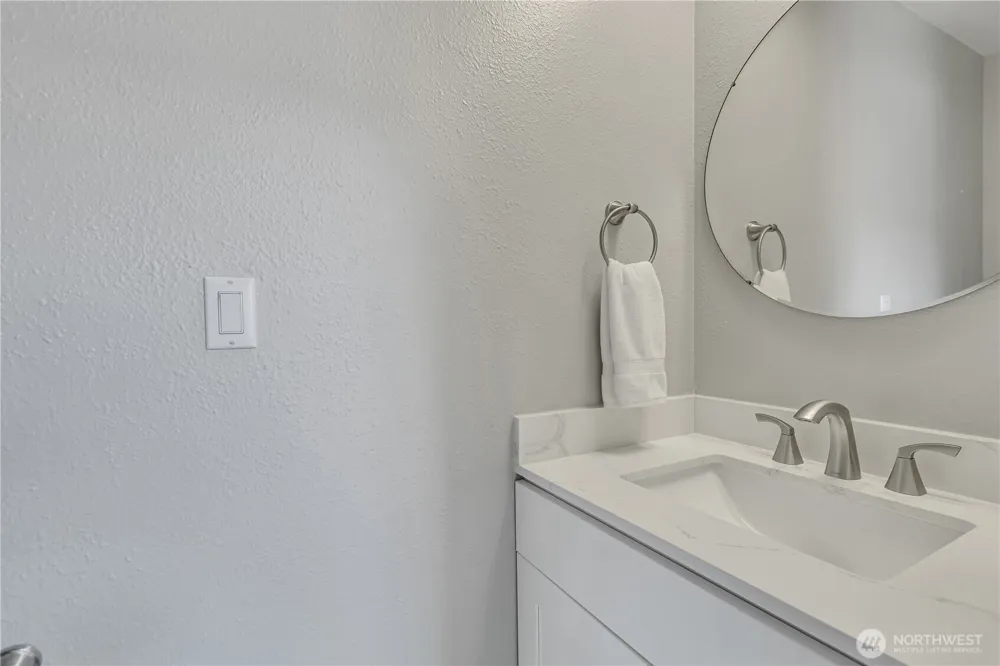 22352 6th Avenue S #2 Des Moines, WA 98198