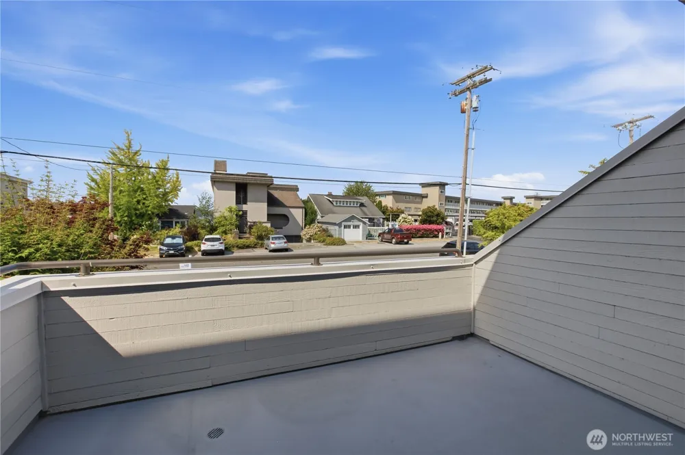 22352 6th Avenue S #2 Des Moines, WA 98198