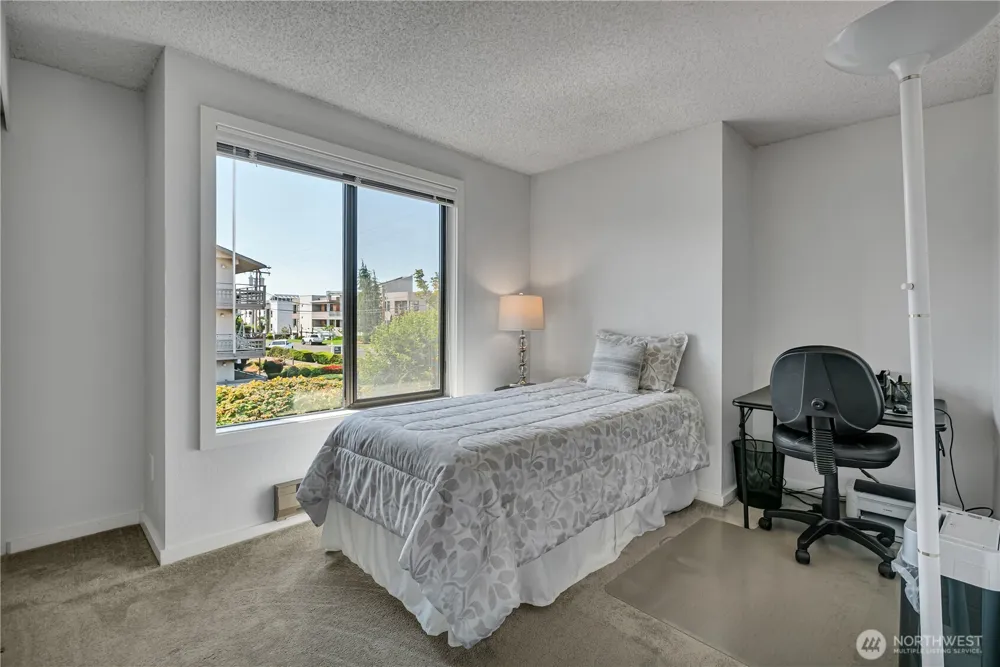 22352 6th Avenue S #2 Des Moines, WA 98198