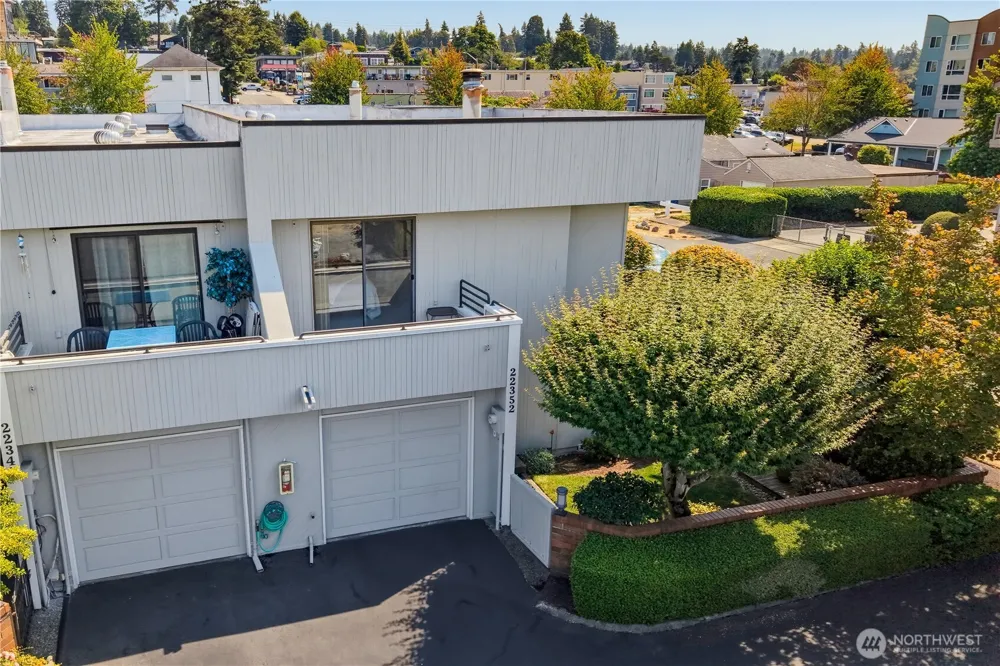 22352 6th Avenue S #2 Des Moines, WA 98198