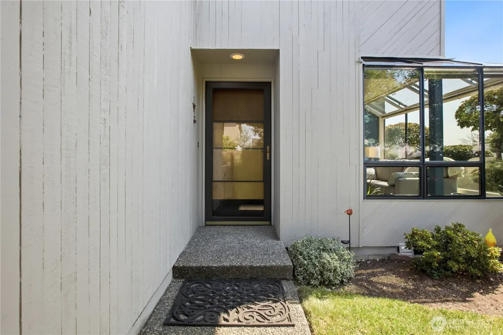 22352 6th Avenue S #2 Des Moines, WA 98198