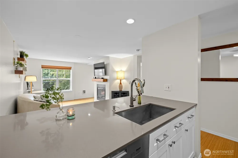 520 2nd Avenue W #201 Seattle, WA 98119