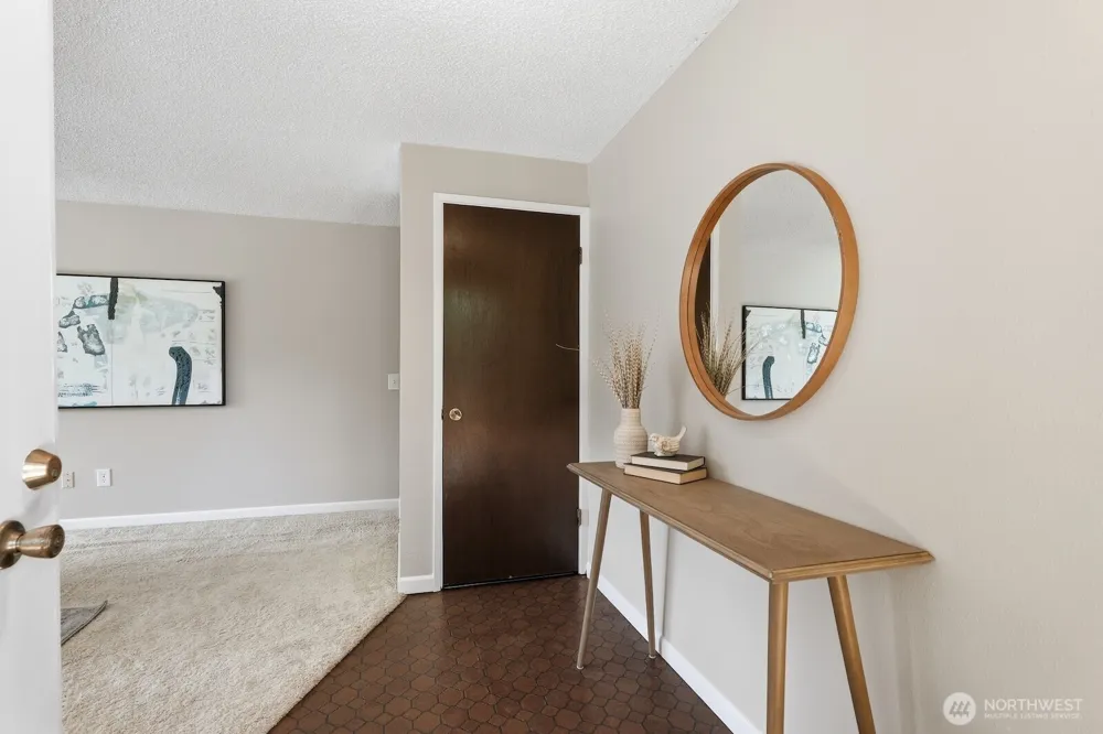 5620 Halls Lake Way Lynnwood, WA 98036