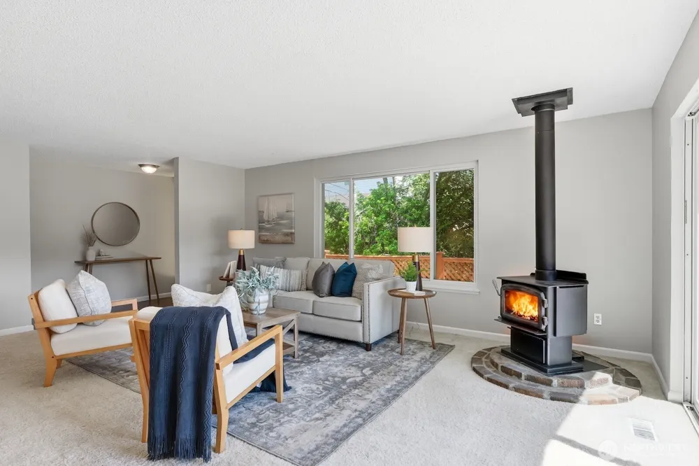 5620 Halls Lake Way Lynnwood, WA 98036