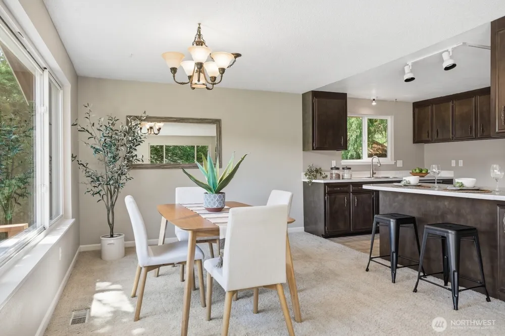 5620 Halls Lake Way Lynnwood, WA 98036