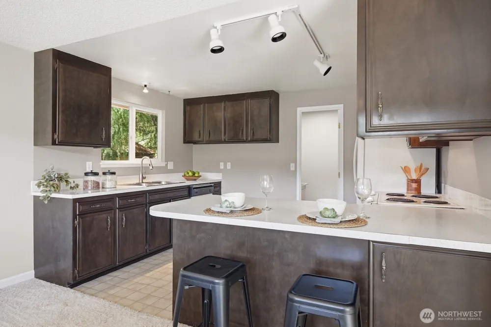 5620 Halls Lake Way Lynnwood, WA 98036