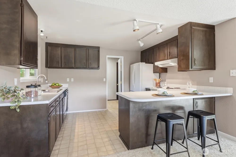 5620 Halls Lake Way Lynnwood, WA 98036