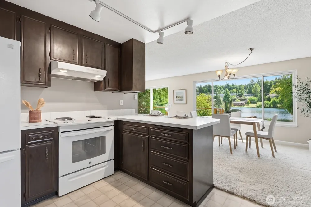 5620 Halls Lake Way Lynnwood, WA 98036
