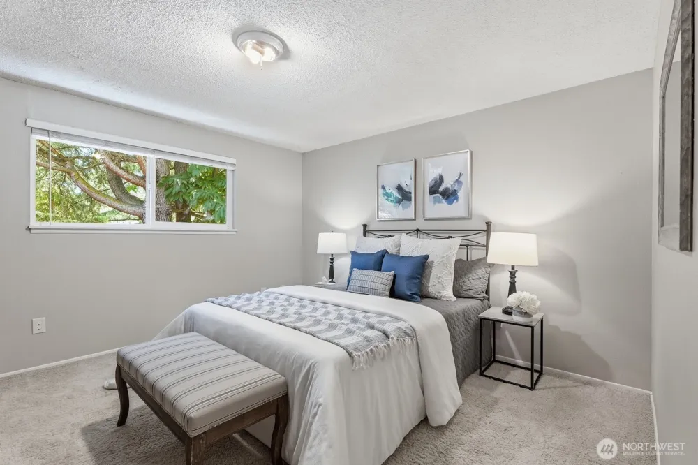 5620 Halls Lake Way Lynnwood, WA 98036