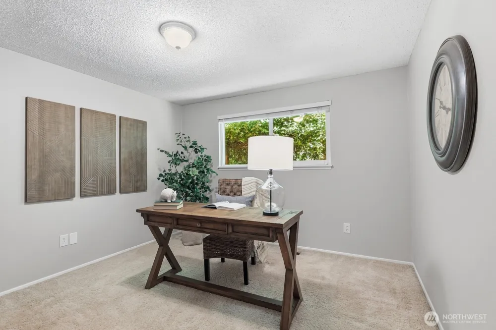 5620 Halls Lake Way Lynnwood, WA 98036