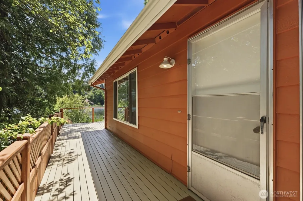 5620 Halls Lake Way Lynnwood, WA 98036