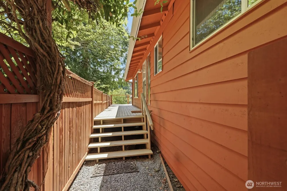 5620 Halls Lake Way Lynnwood, WA 98036
