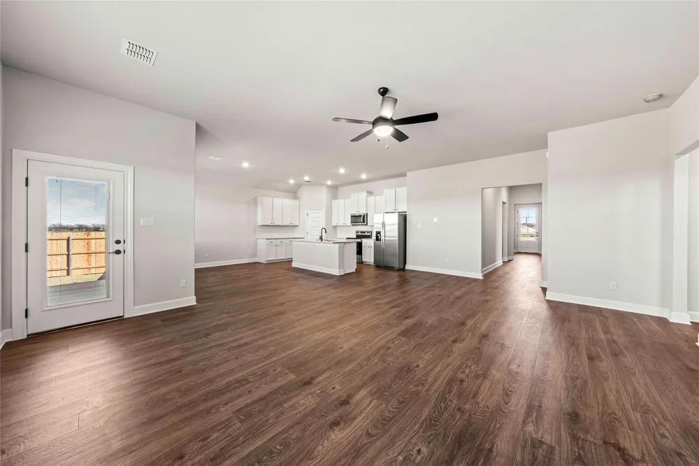 521 W Luna Blue Lane Jarrell, TX 76537