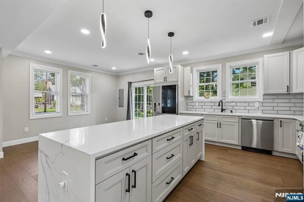 34 Gates Avenue Warren, NJ 07059