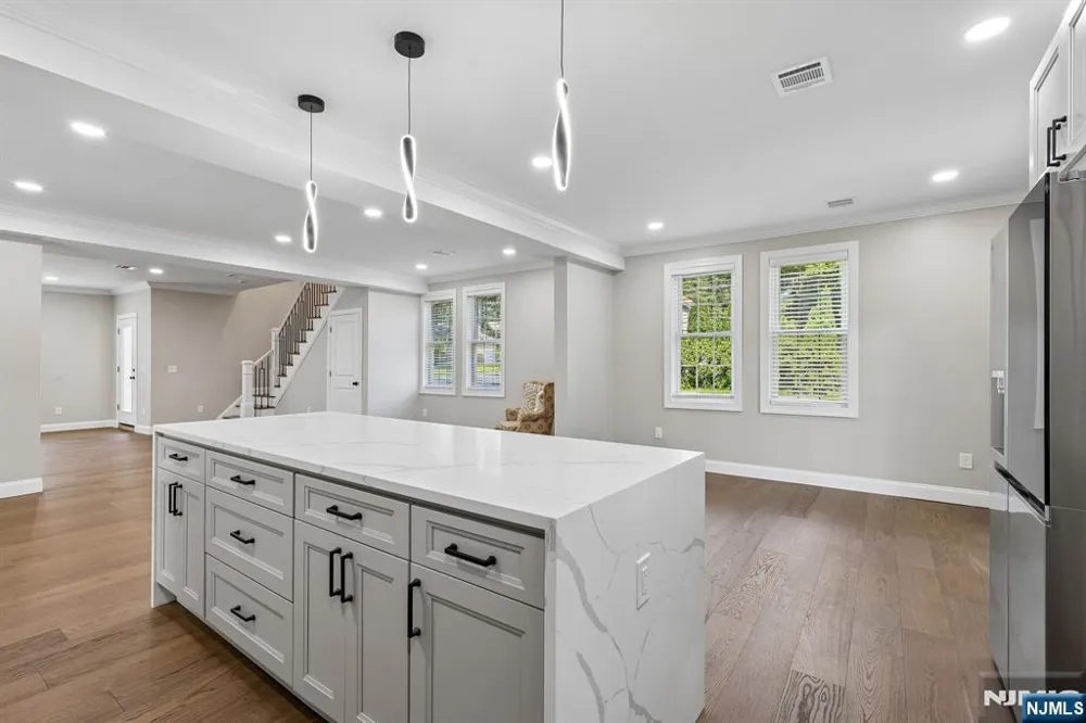34 Gates Avenue Warren, NJ 07059