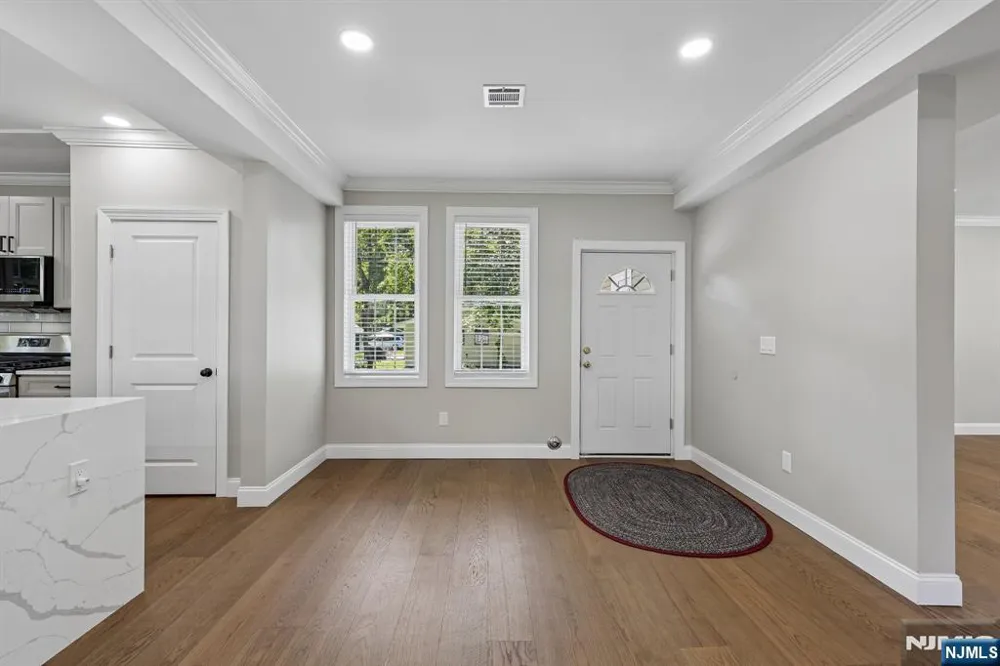 34 Gates Avenue Warren, NJ 07059