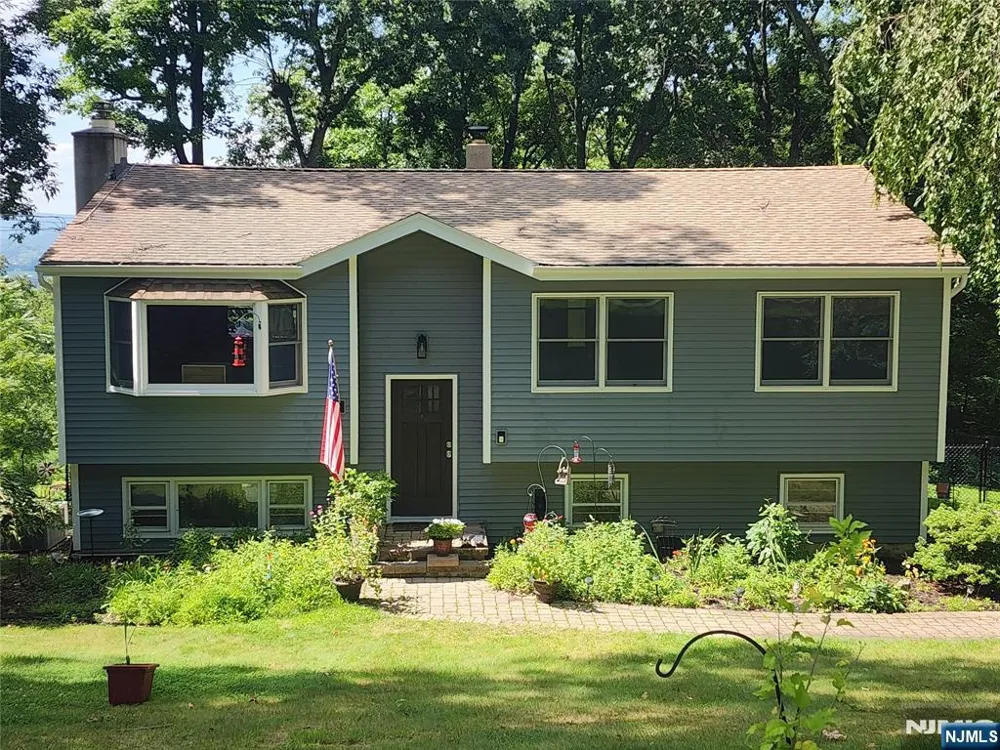 11 Hillsdale Drive Sussex, NJ 07461
