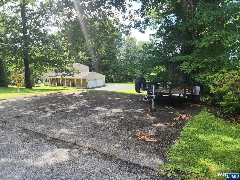 11 Hillsdale Drive Sussex, NJ 07461
