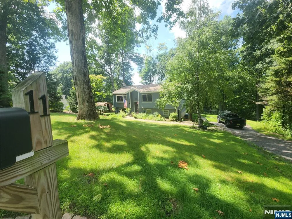 11 Hillsdale Drive Sussex, NJ 07461
