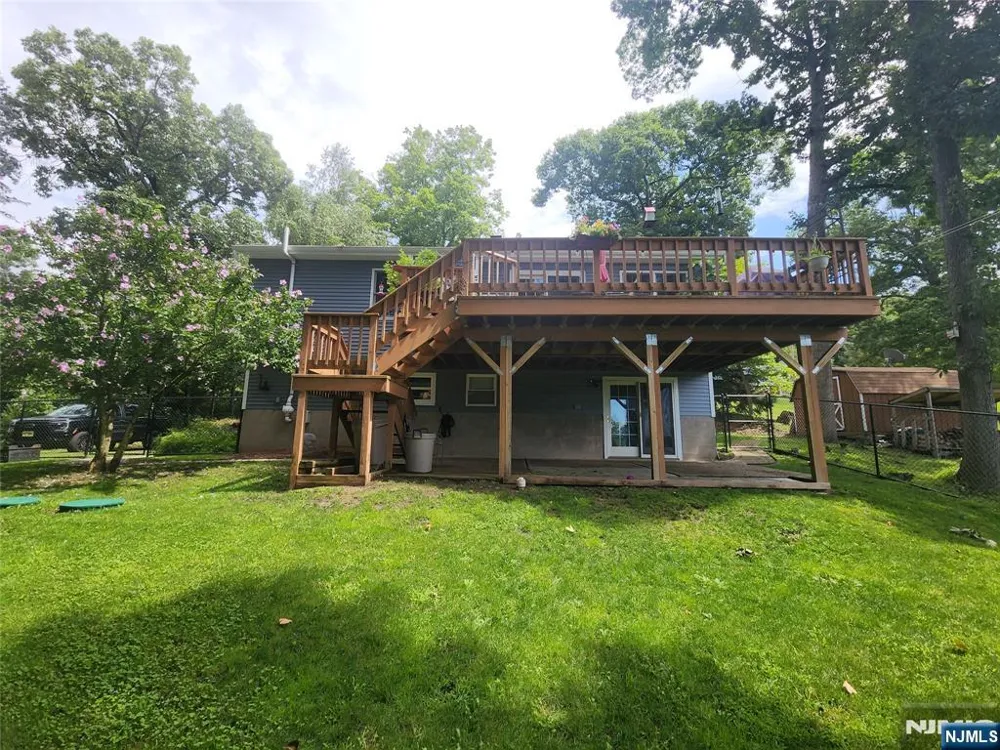 11 Hillsdale Drive Sussex, NJ 07461