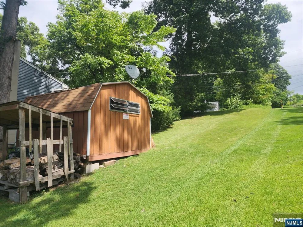 11 Hillsdale Drive Sussex, NJ 07461