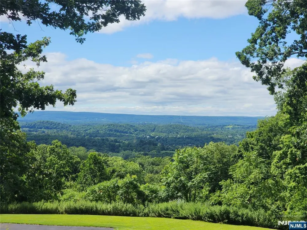 11 Hillsdale Drive Sussex, NJ 07461